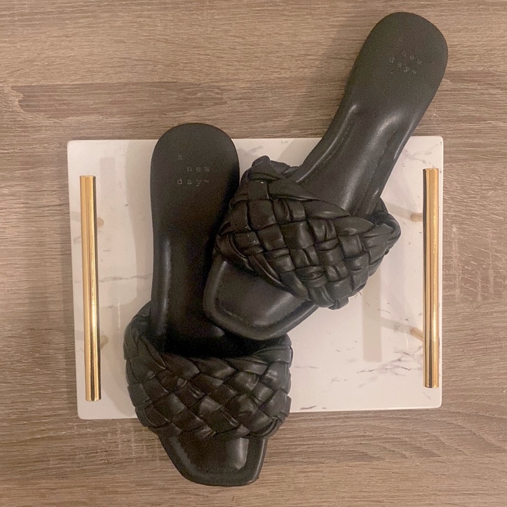 Black braided tufted black leather sandals